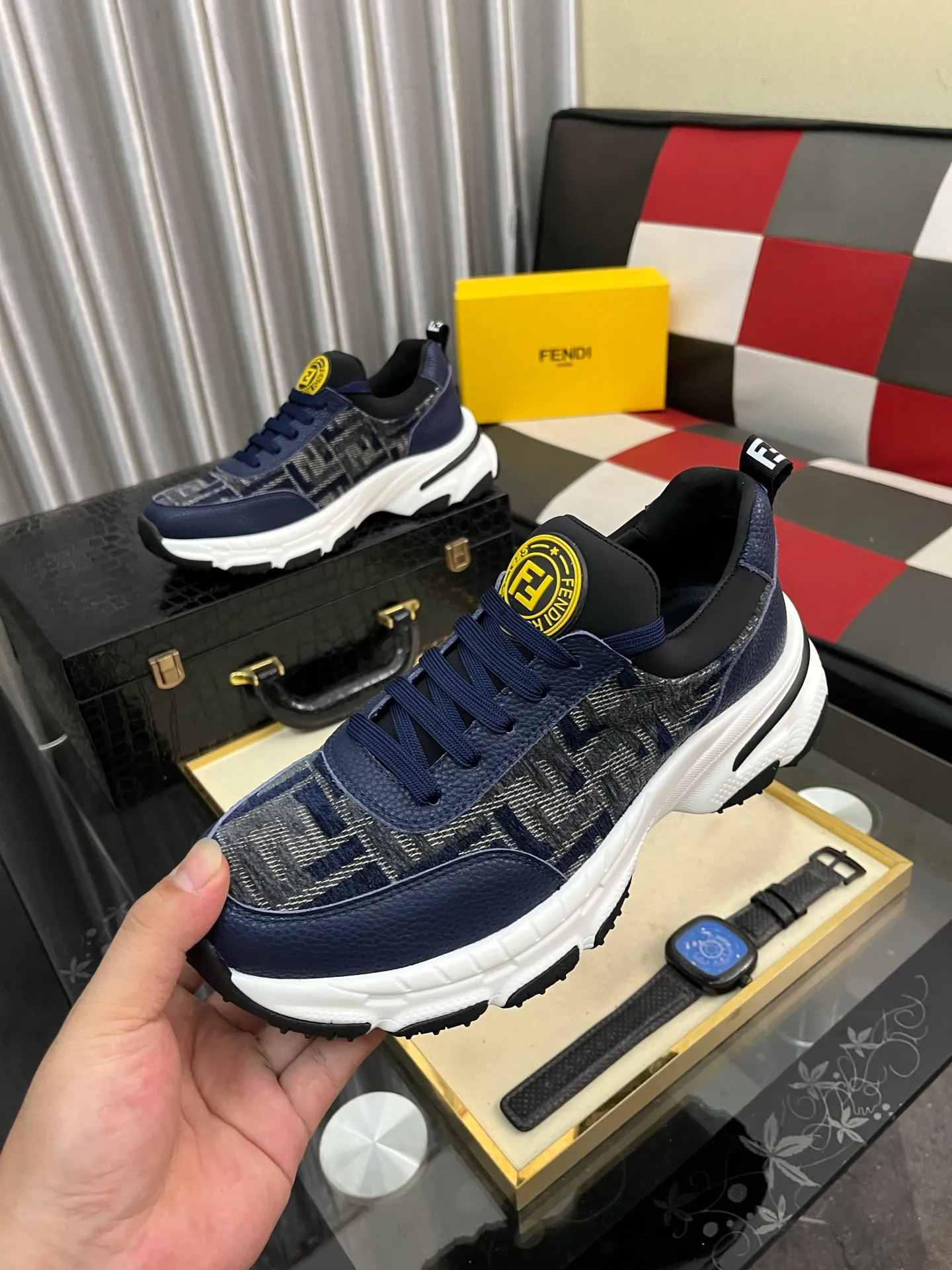 Men's Men's Shoes💰458⌚️⌚️[FENDI] Fendi's classic and comfortable men's, this sophisticated sneaker is made of soft calfskin➕genuine leather lining➕original ultra-light rubber material with rough outsole. This unique and light style suits the casual and sophisticated sensibility of this season. Size: 38-443️⃣Colors available